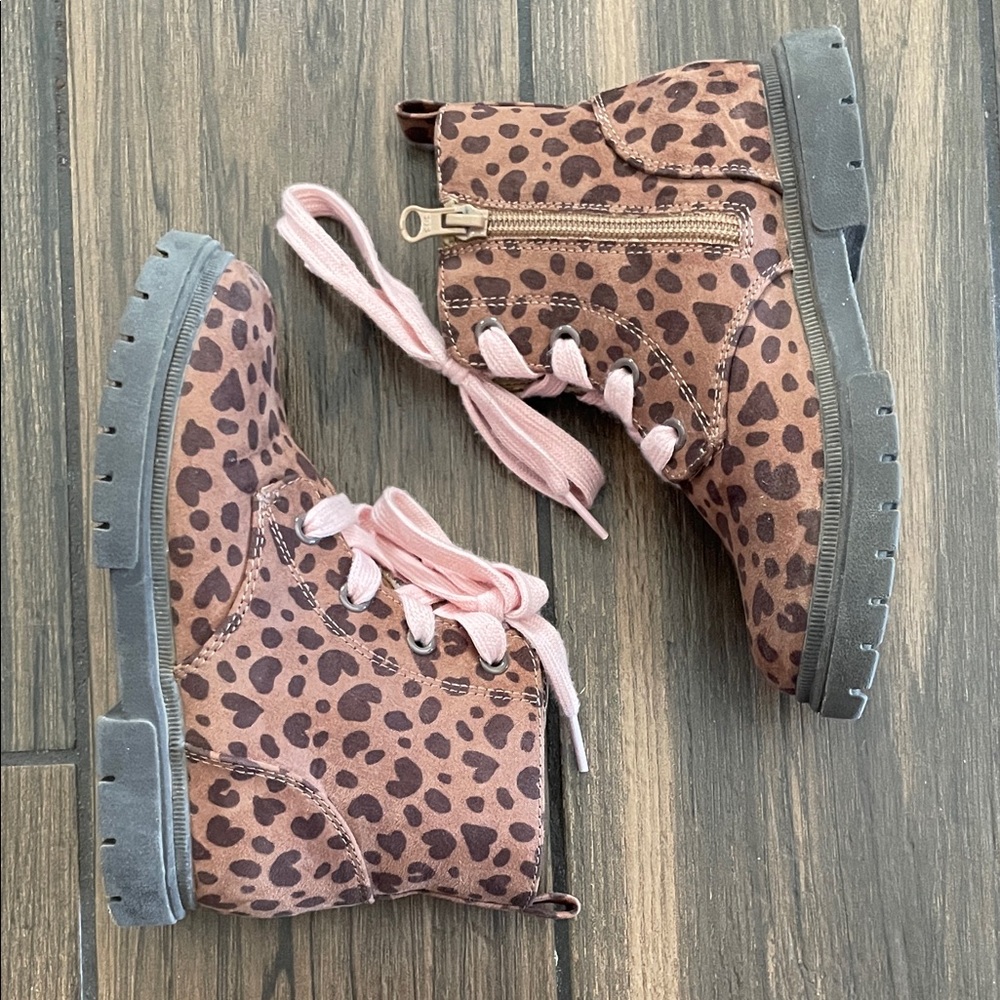 Cat & Jack Toddler Girls’ Amaya Leopard Print Zipper Lace-Up Combat Boots